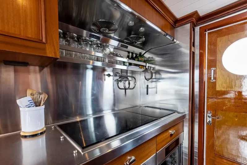 Chanticleer Yacht Photos Pics 