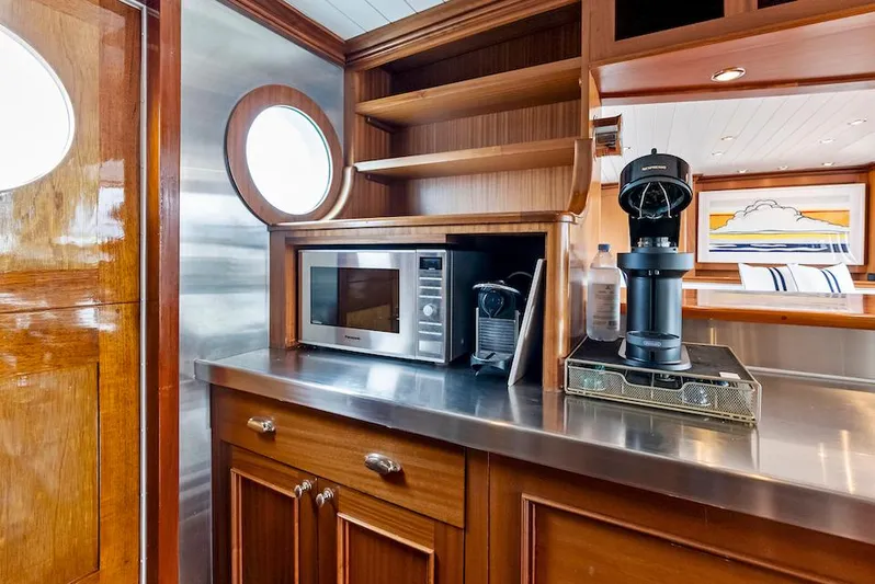 Chanticleer Yacht Photos Pics 