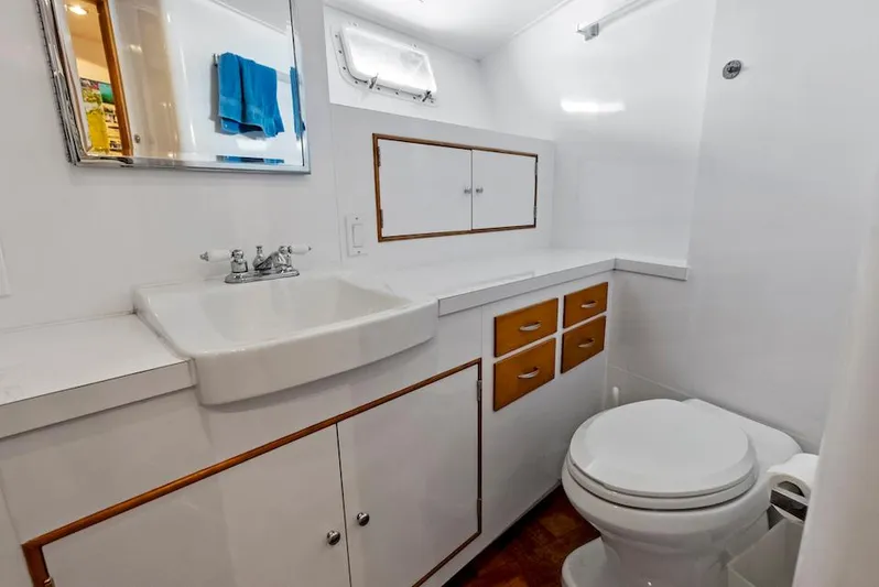 Chanticleer Yacht Photos Pics 