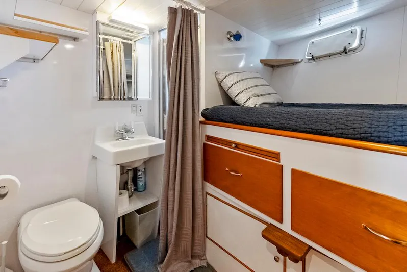 Chanticleer Yacht Photos Pics 