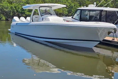 Intrepid 375 Nomad SE