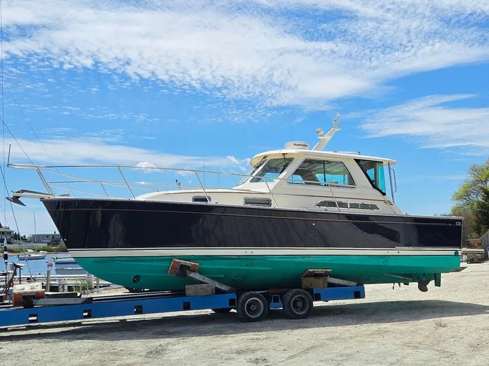 Escapade Yacht Photos Pics 