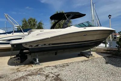 Sea Ray 270 SLX