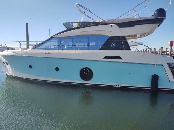 Blue Yacht Photos Pics Blue hull profile port aft