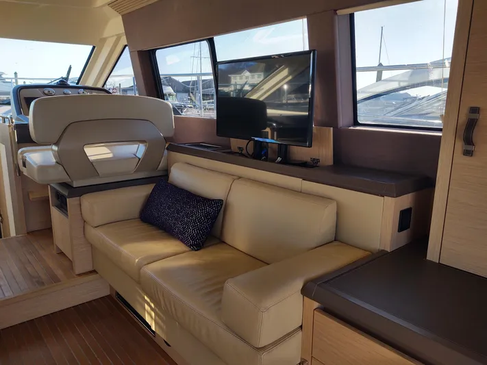 Blue Yacht Photos Pics Blue stbd settee TV up