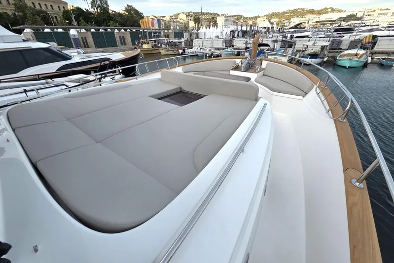 Menorquin 48 Fly Yacht Photos Pics Luxurious 2026 Sasga Yachts Menorquin 48 with spacious deck and elegant seating.