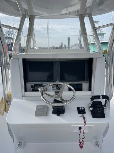 Last Resort Yacht Photos Pics 2013 Bahama Open Fisherman boat helm with dual screens and steering wheel.