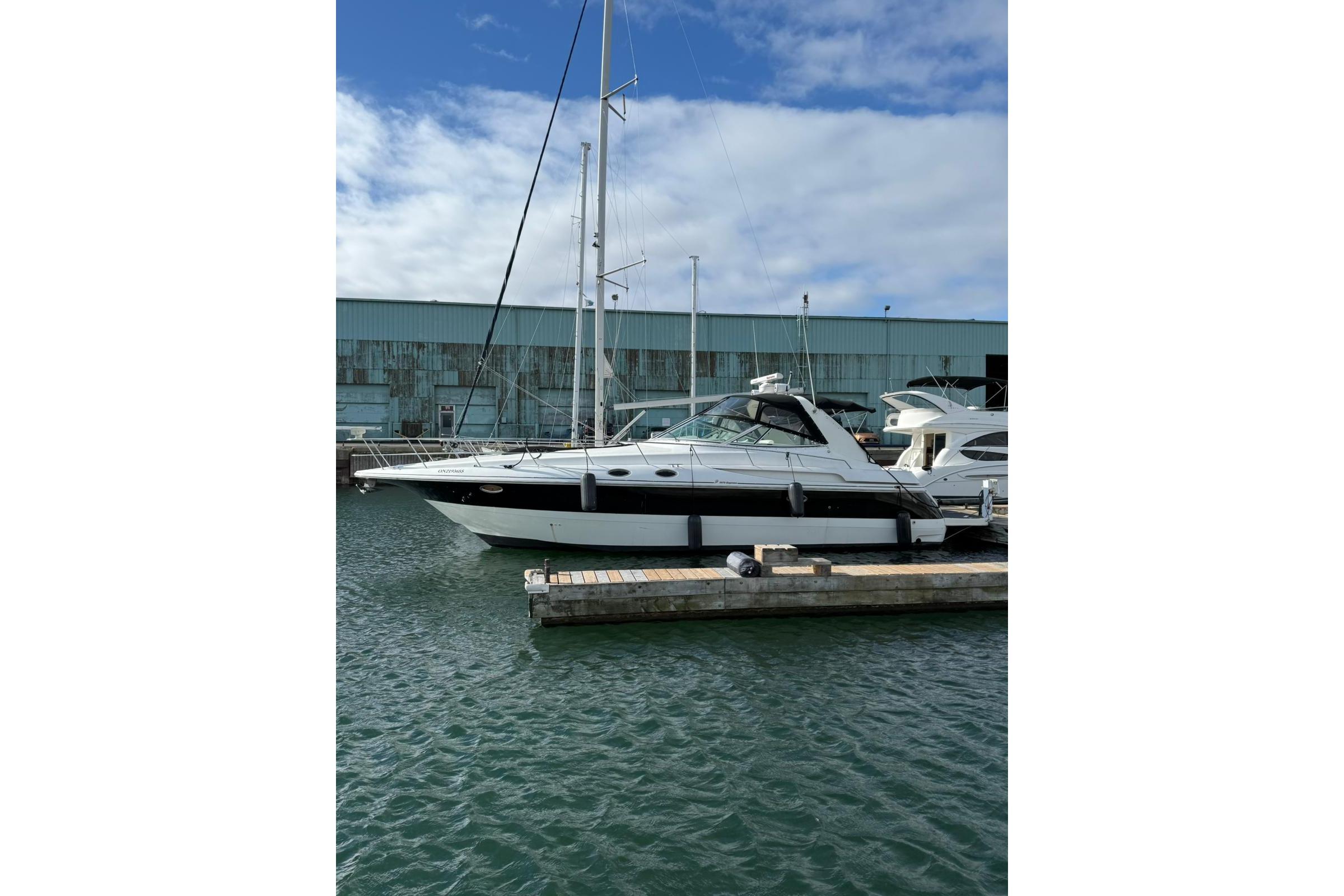 Cruisers Yachts 3870 Express