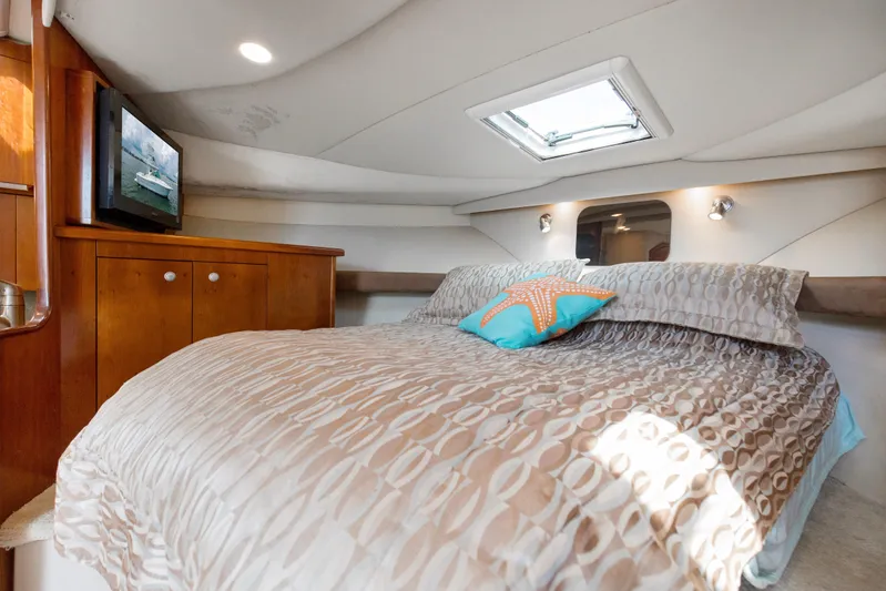 Loose Screws Yacht Photos Pics 2011 34 Rampage IPS Drive Loose Screws Forward Berth