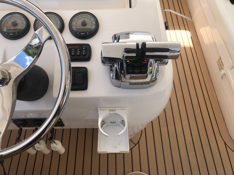 2013 Intrepid 390 Sport Yacht