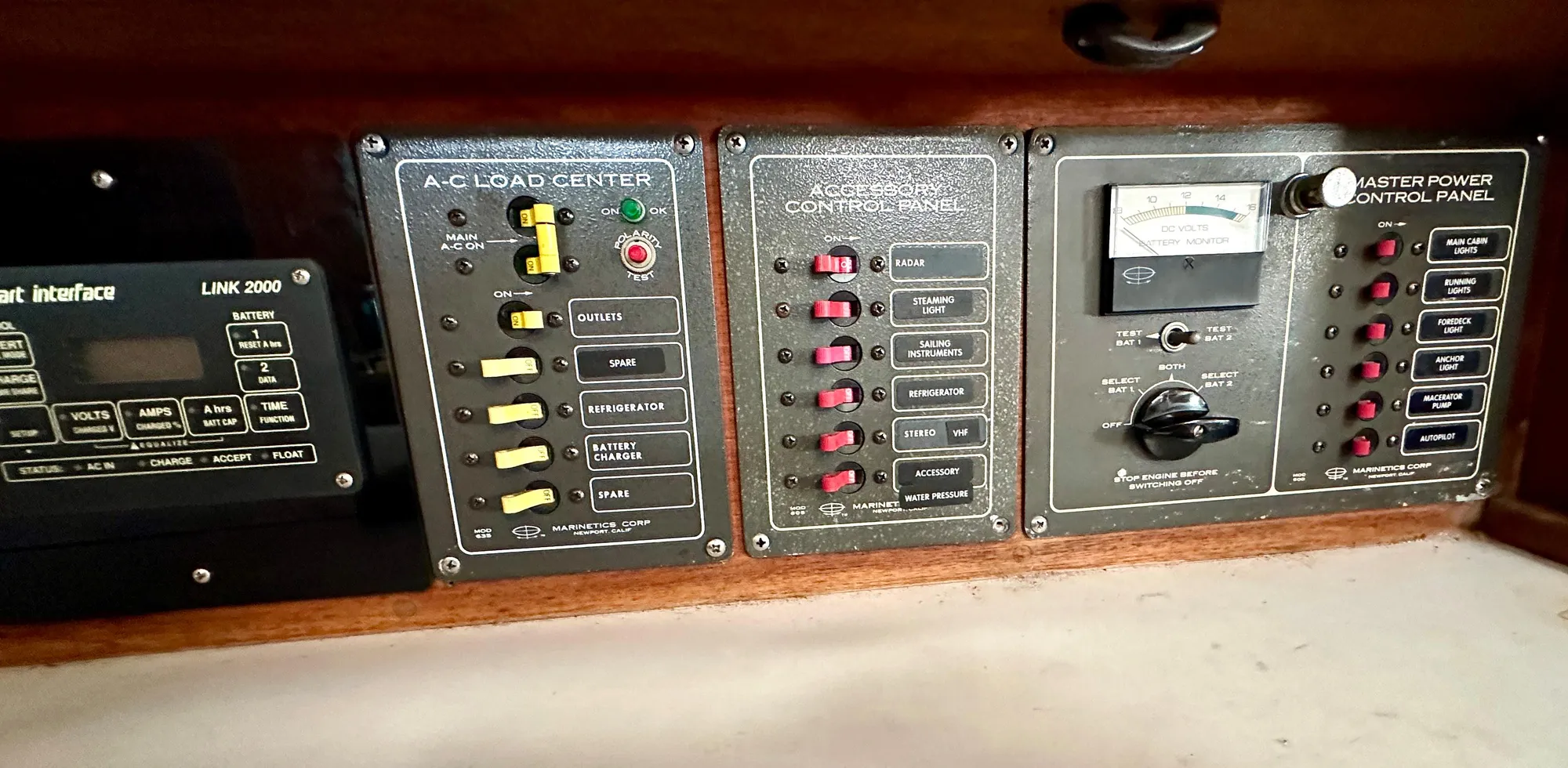 Schock NY 36 1982 control panel with gauges.