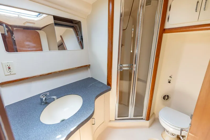 Trigger Happy Yacht Photos Pics 2002 Luhrs 40 Convertible- Trigger Happy- Head