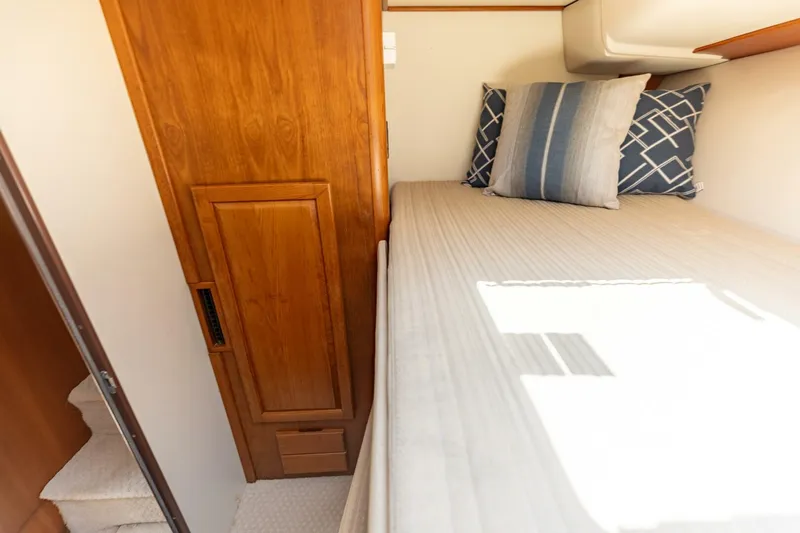 Trigger Happy Yacht Photos Pics 2002 Luhrs 40 Convertible- Trigger Happy- Guest Stateroom