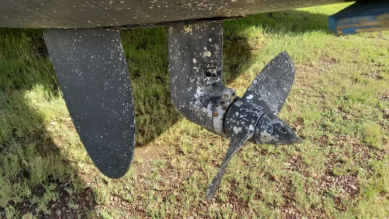 Double Trouble Yacht Photos Pics 