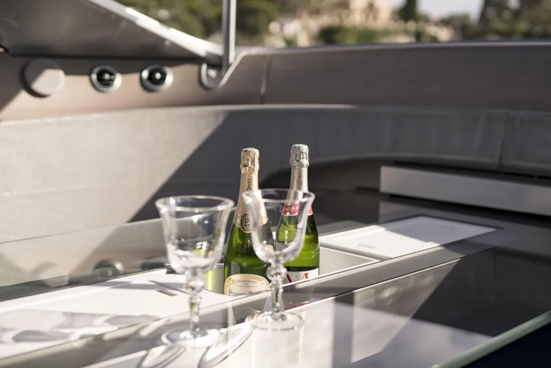 Mercedes Yacht Photos Pics Luxury yacht interior with champagne bottles and glasses on Silver Arrows Marine Arrow 460 GT, 2022.