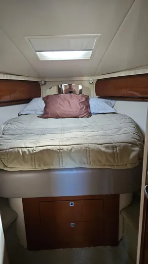 Marcello Yacht Photos Pics 2008 Sea Ray Sundancer cabin interior with bed, skylight, and wooden storage.