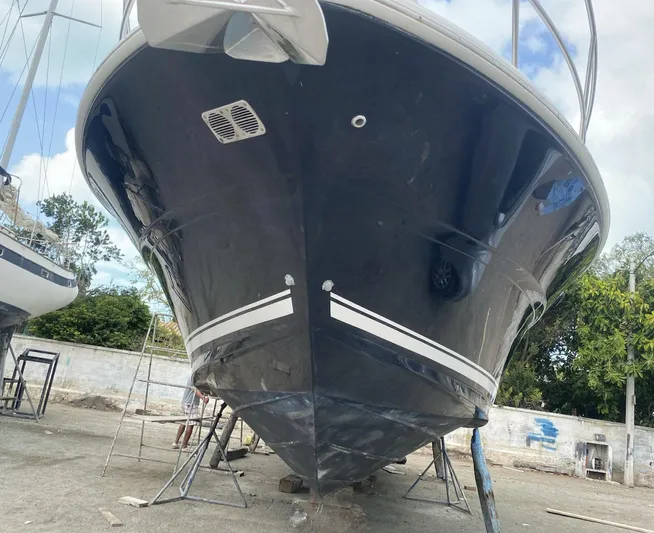 Marcello Yacht Photos Pics 2008 Sea Ray Sundancer boat on dry dock, viewed from the front.