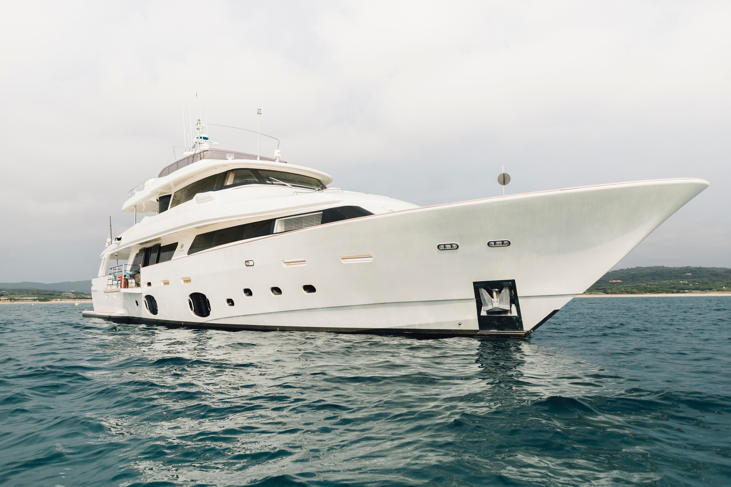 Custom Line Navetta 33 Crescendo