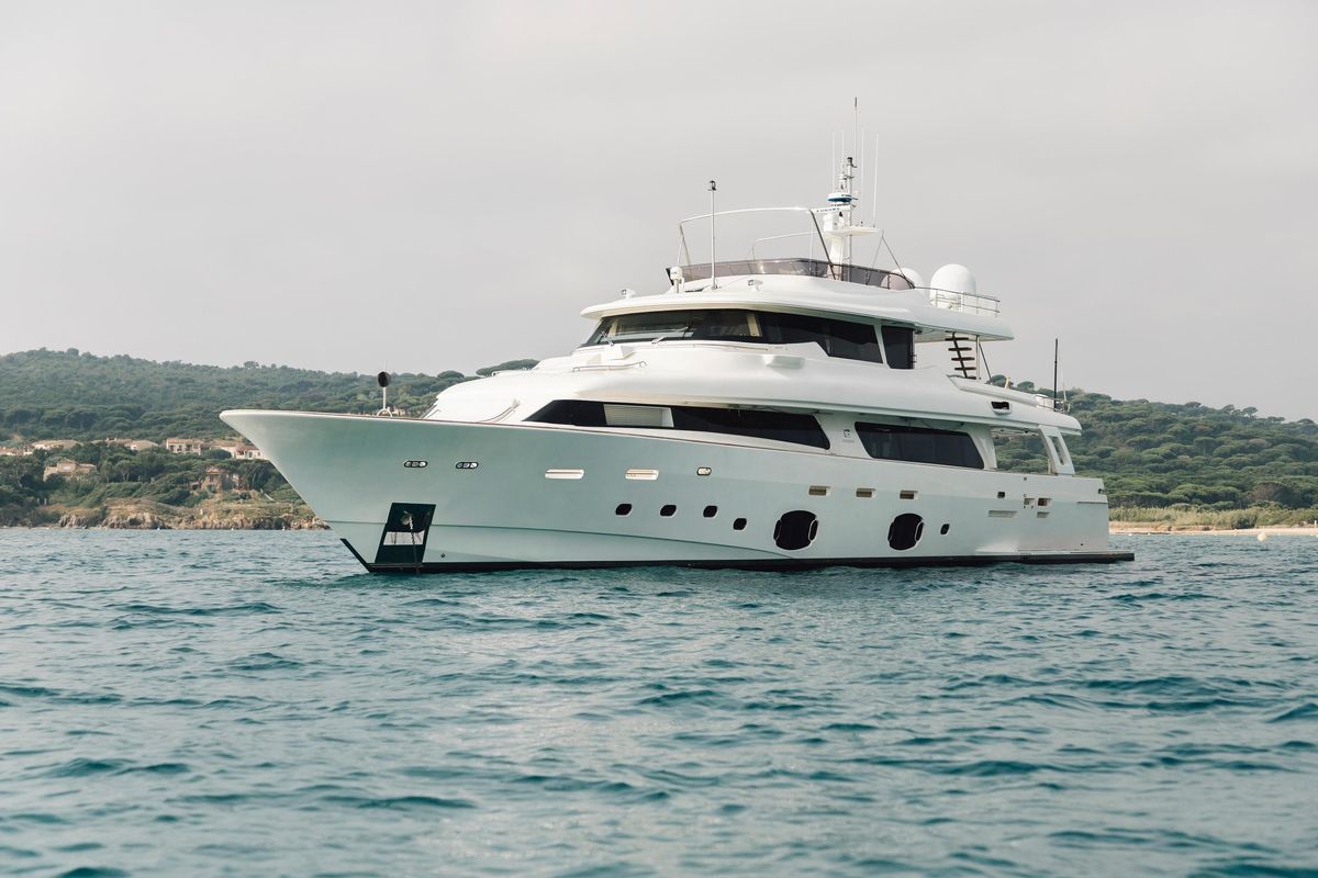 2013 Custom Line 107 