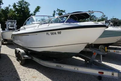 Boston Whaler 210
