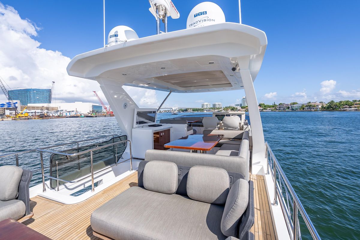 2019 Azimut 66 