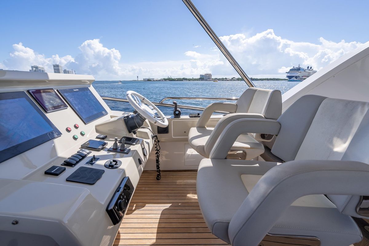 2019 Azimut 66 