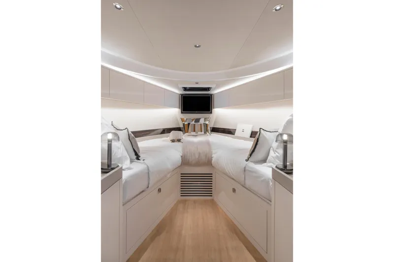 Baateaux Yacht Photos Pics Luxurious interior of 2024 Zeelander 5 yacht with elegant bedding and modern lighting.