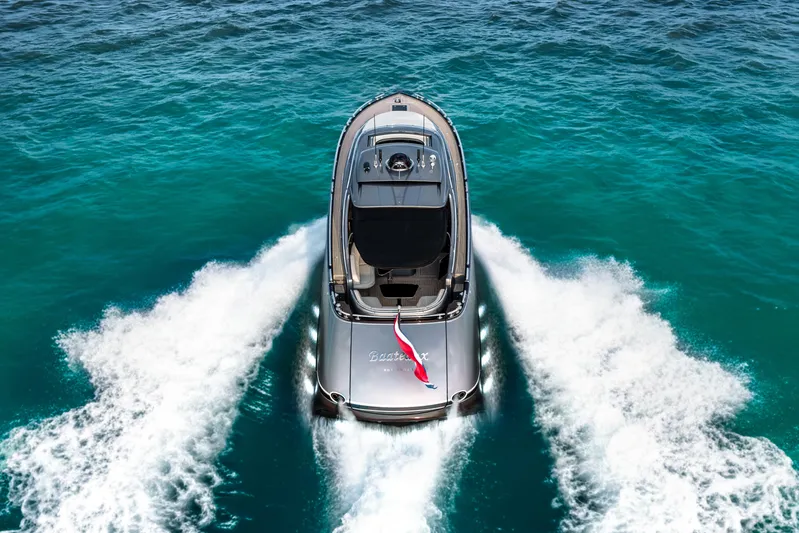 Baateaux Yacht Photos Pics 2024 Zeelander 5 yacht cruising on clear blue ocean waters.