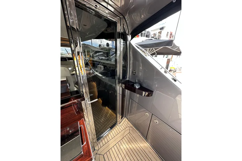 Baateaux Yacht Photos Pics 2024 Zeelander 5 yacht interior with sleek design and wooden flooring.