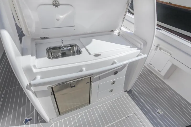 Bravo Alpha Yacht Photos Pics 