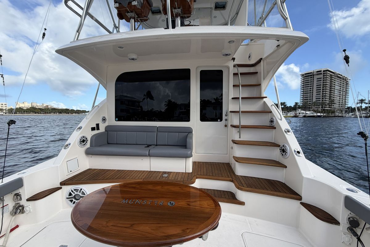 2015 Tiara Yachts 48 