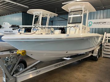 2023 Robalo 246 Cayman
