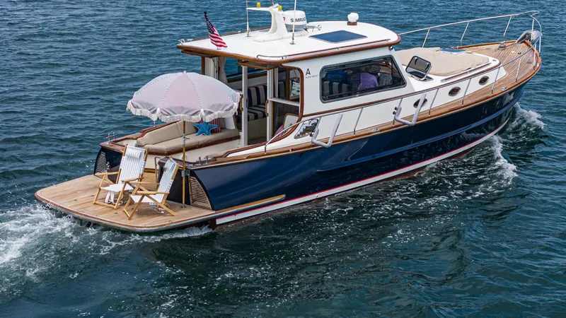 Exhale Yacht Photos Pics 