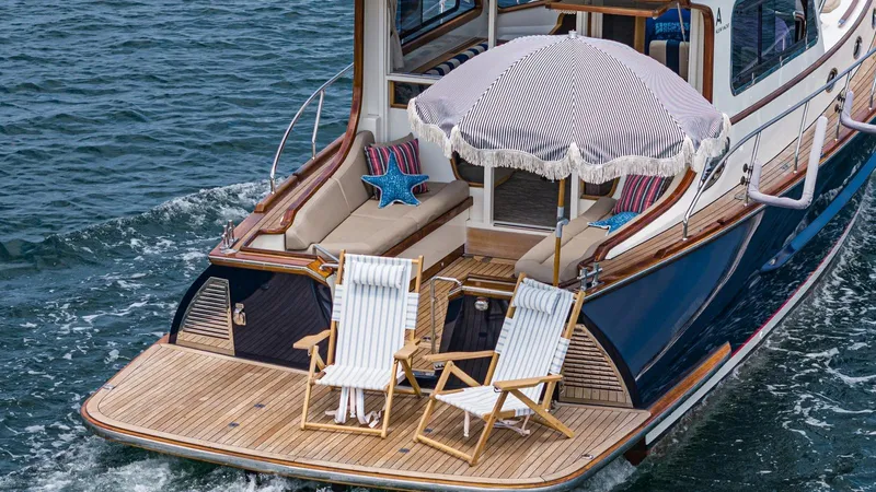 Exhale Yacht Photos Pics 