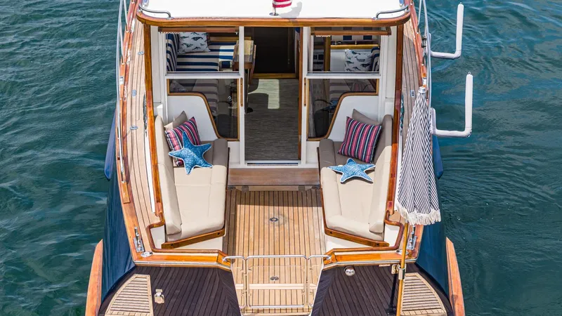 Exhale Yacht Photos Pics 