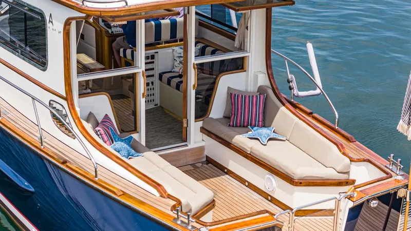 Exhale Yacht Photos Pics 