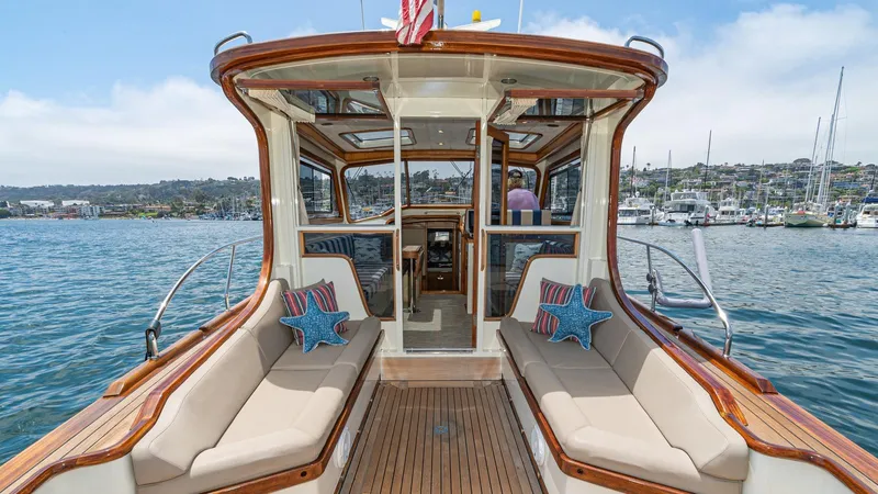 Exhale Yacht Photos Pics 