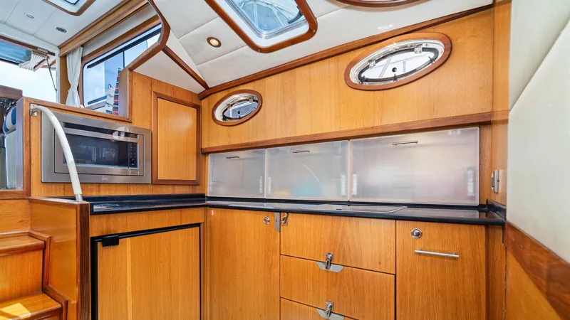 Exhale Yacht Photos Pics 