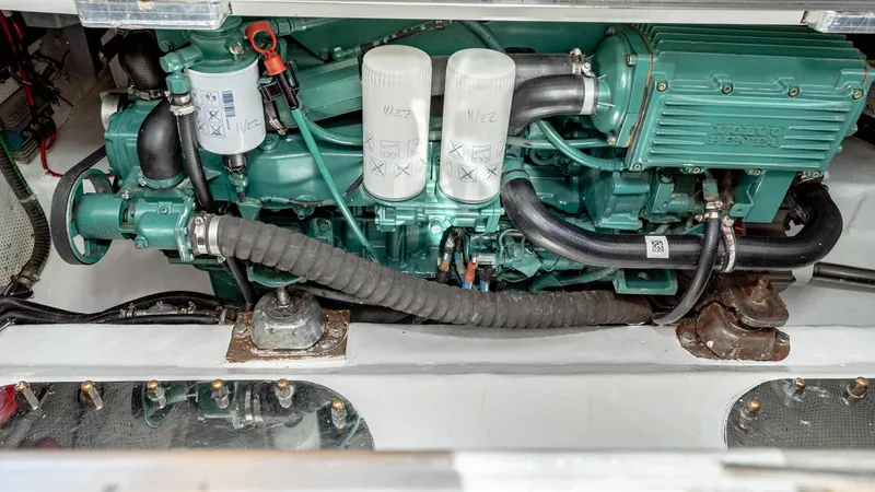 Exhale Yacht Photos Pics 