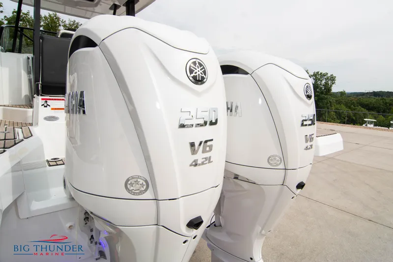  Yacht Photos Pics Twin Yamaha 250 V6 outboard engines on 2024 Jeanneau Leader 9.0 WA boat.