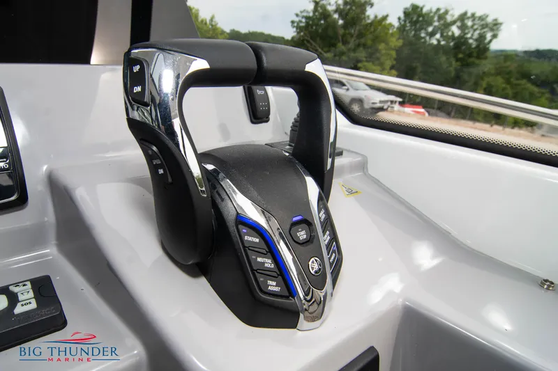  Yacht Photos Pics 2024 Jeanneau Leader 9.0 WA throttle controls in cockpit, featuring modern design and functionality.