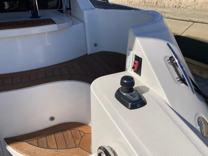  Yacht Photos Pics 2018 Sea Ray Fly 510 yacht deck with joystick control and wood flooring.