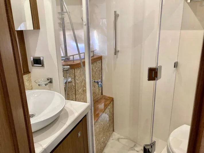  Yacht Photos Pics Shared head