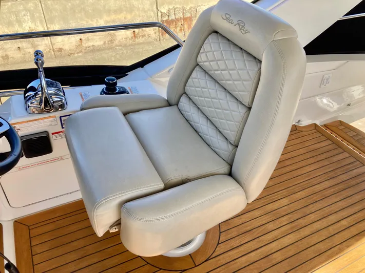  Yacht Photos Pics Luxurious captain's chair on 2018 Sea Ray Fly 510 yacht, featuring elegant design and comfort.