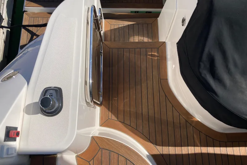  Yacht Photos Pics 2018 Sea Ray Fly 510 yacht deck with wood finish and control panel.