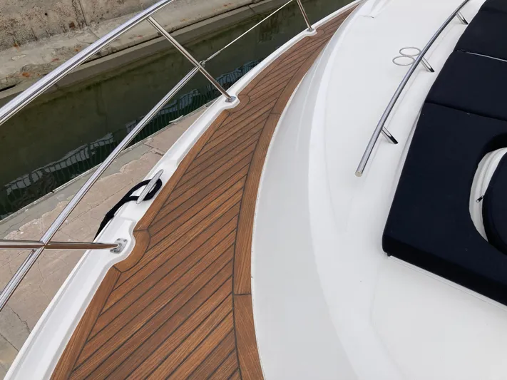  Yacht Photos Pics 2018 Sea Ray Fly 510 yacht deck with wooden flooring and railing.