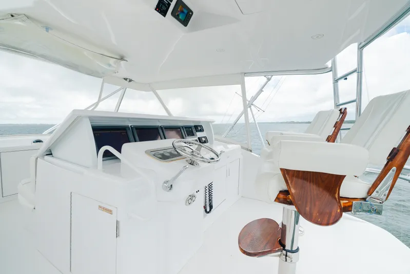 Water's Edge Yacht Photos Pics 2005 Hatteras Convertible 60 yacht helm with white seating and ocean view.