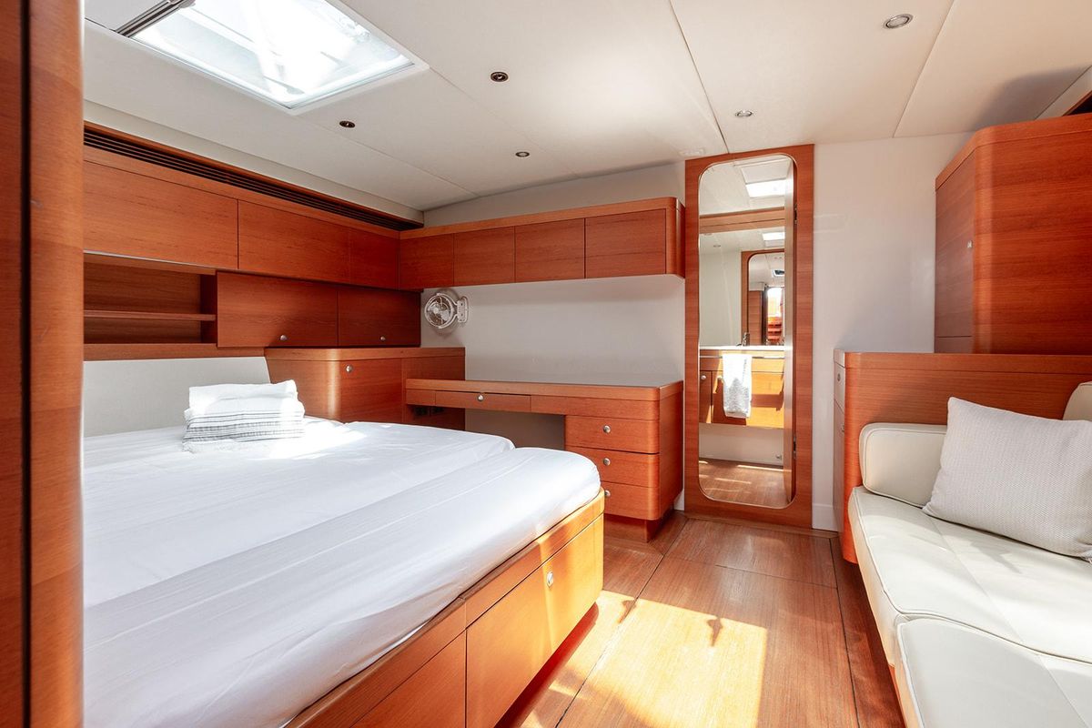 2009 Shipman 72 