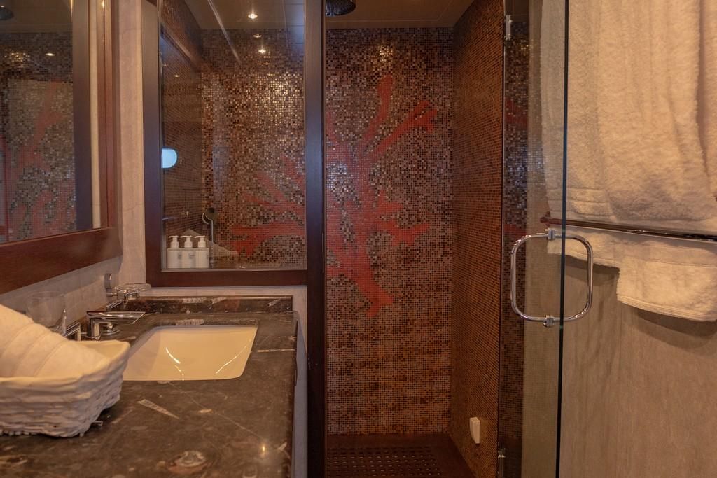 2005 Mangusta 92 