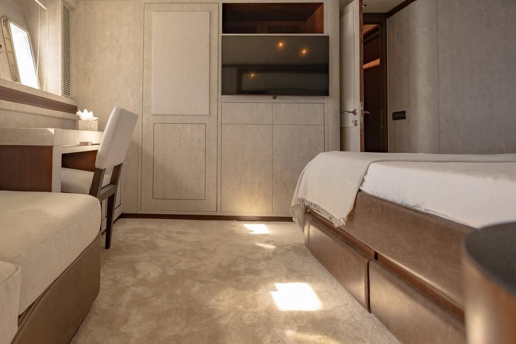 2005 Mangusta 92 